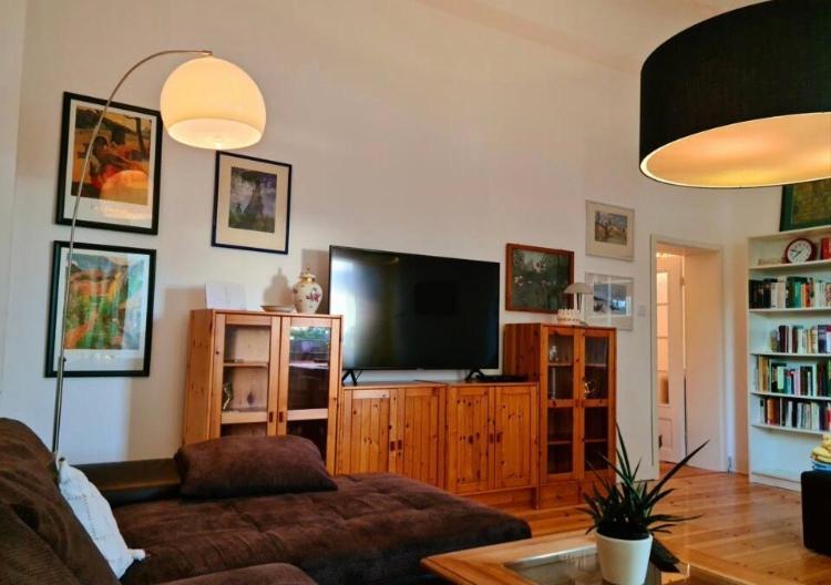 Nana-Eg-80M2 Sanierter Altbau-Parkplatz-Kleiner Garten-Wlan-Netflix-2Zimmer-Kueche-Dusche-Wanne-Waschmaschine 奥伯豪森 外观 照片