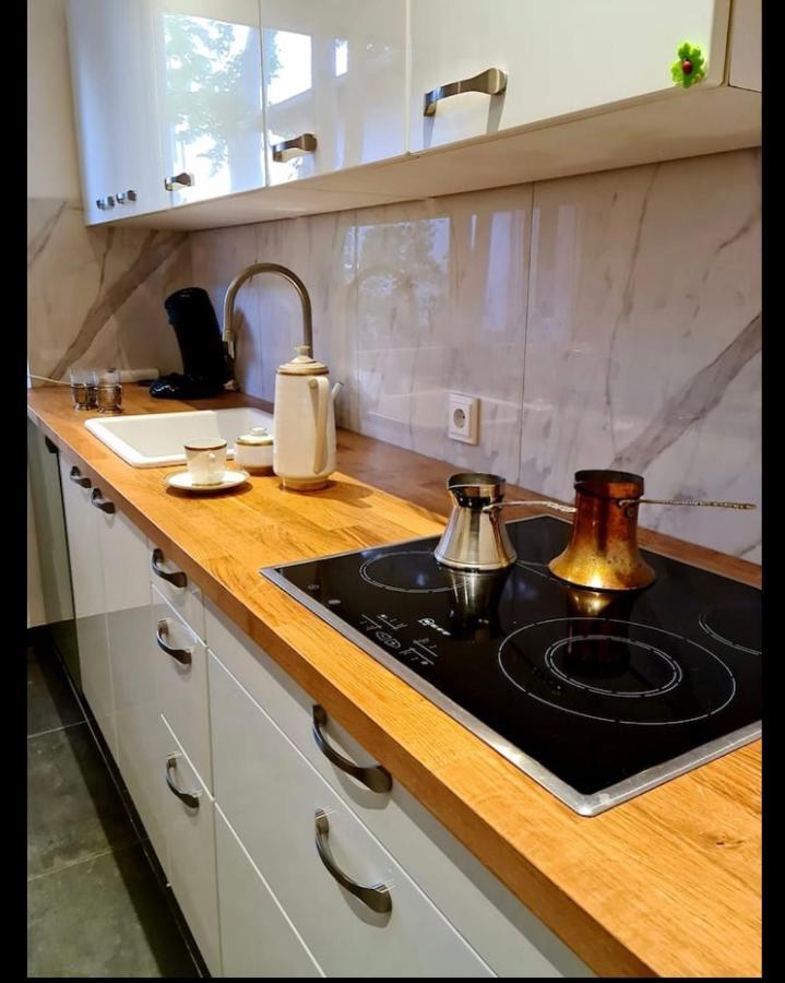 Nana-Eg-80M2 Sanierter Altbau-Parkplatz-Kleiner Garten-Wlan-Netflix-2Zimmer-Kueche-Dusche-Wanne-Waschmaschine 奥伯豪森 外观 照片