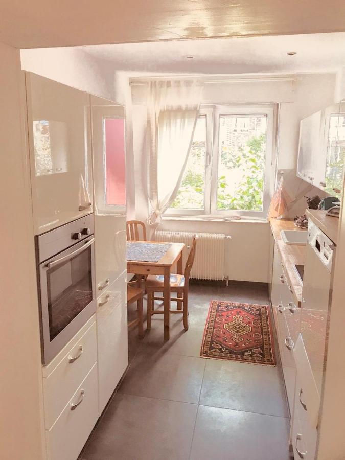 Nana-Eg-80M2 Sanierter Altbau-Parkplatz-Kleiner Garten-Wlan-Netflix-2Zimmer-Kueche-Dusche-Wanne-Waschmaschine 奥伯豪森 外观 照片