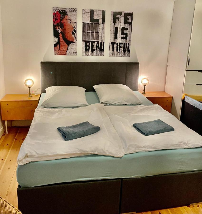 Nana-Eg-80M2 Sanierter Altbau-Parkplatz-Kleiner Garten-Wlan-Netflix-2Zimmer-Kueche-Dusche-Wanne-Waschmaschine 奥伯豪森 外观 照片